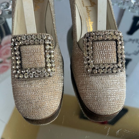 Bally vintage 1960’s Gold  glitter Heels  size 4D but feat 6.5 to 7 USA - Picture 4 of 13